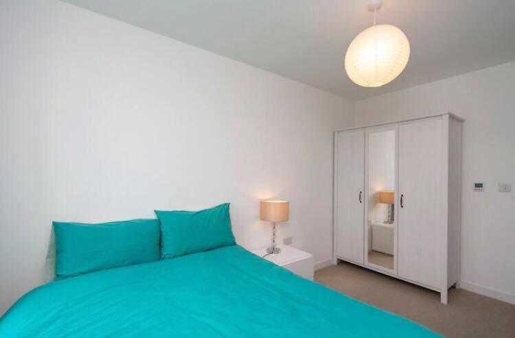 Room With Private Bathroom In A Modern Two Bedroom Two Bathroom Flat Londres Exterior foto